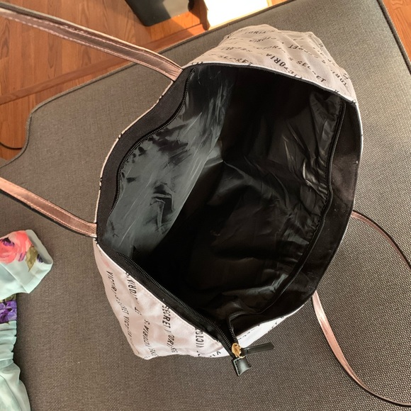 Victoria Secret Patterned Shoulder Bag - Large - Picture 2 of 3